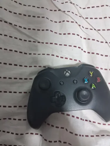 Controle de xbox one preto com defeito (leia a legenda)