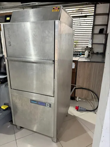 Lava Louças UF-M Energy Industrial Washer Winterhalter - 2023 | Trifasic | Usado