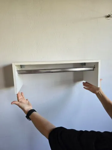 Arara de parede modulada 