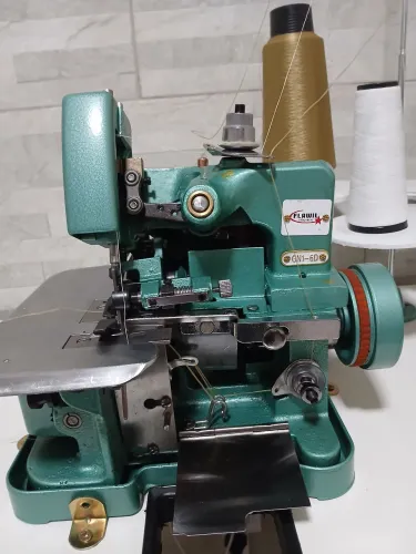Máquina Overloque semi industrial