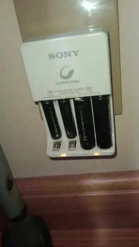 Carregador de pilhas Sony CycleEnergy