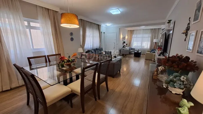 Casa à venda no Jabaquara, 3 dormitórios, 2 vagas, a 350 metros a pé do metrô