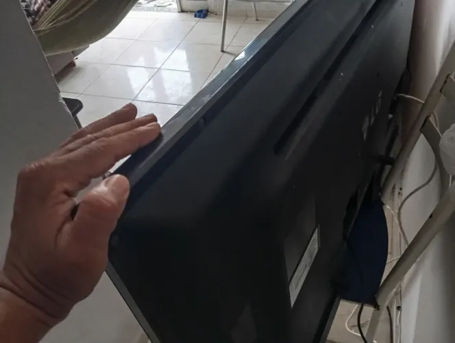 TV LG com defeito 