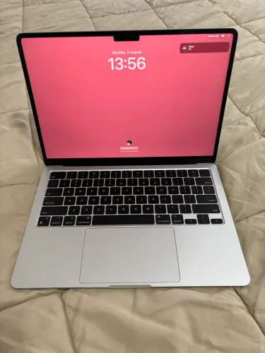 Pouco usado! MacBook Air M2 8-Core CPU and 8-Core GPU 13" (Mid 2022) 256GB SSD