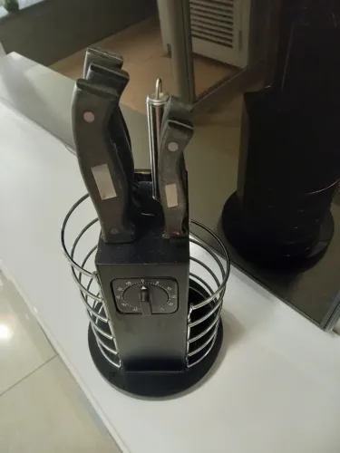 Faqueiro rotativo decorativo com timer, facas e lima (amolador)
