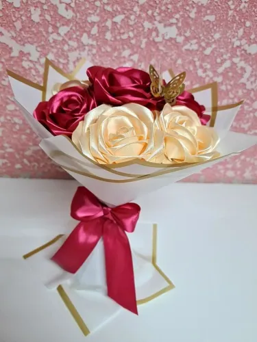 Buquê de rosas cetim 