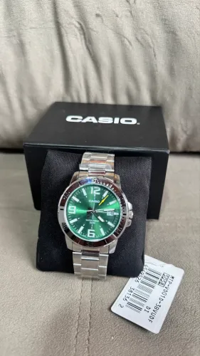 Relógio Casio MTP-VD01D Verde com bracelete