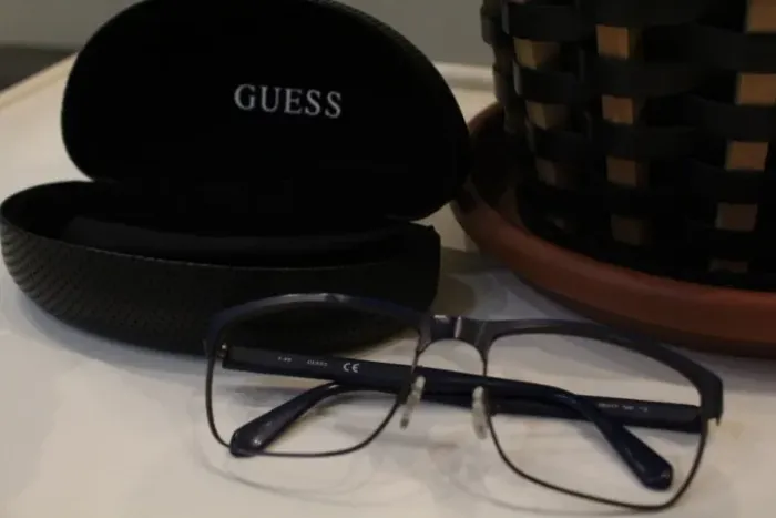 Óculos Guess GU6892 Usado - Sem Lente