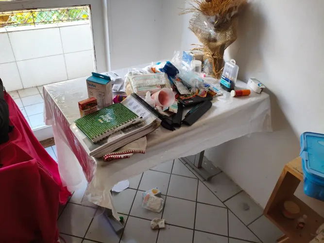 Vendo Mesa de Estudos seminova quase de graça (não faço entrega)