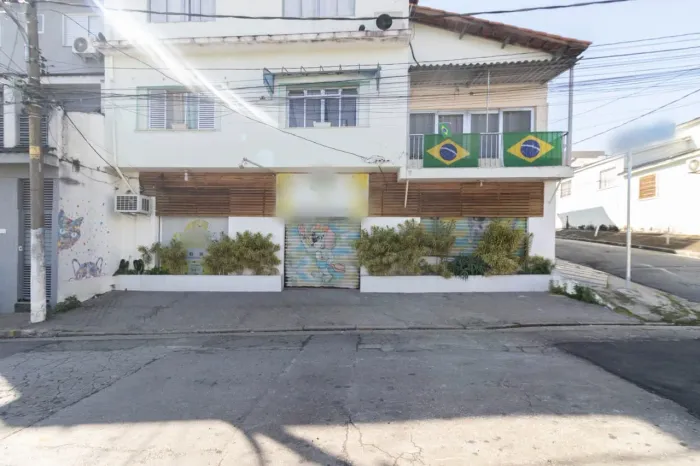 Loja na Rua Jean de La Huerta, 611 77 m²