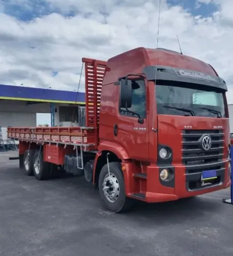 vw 24-250 6x2 2011 Carroceria 8,5m
