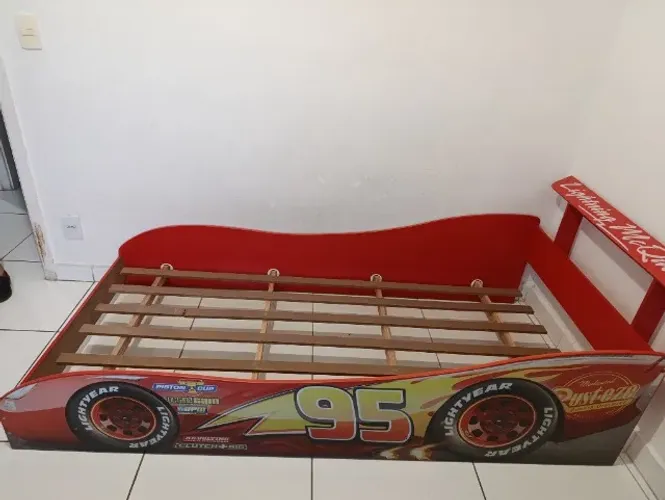 Cama infantil McQueen tamanho de solteiro