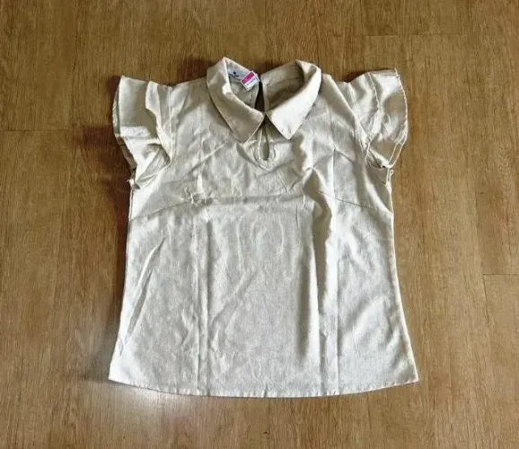 Blusinha em linho. Gola "peter pan"