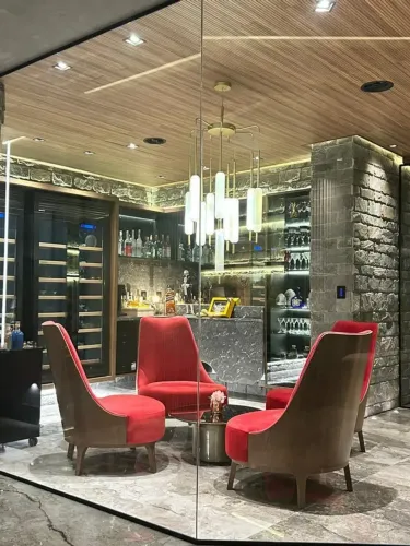 Apartamento mobiliado para vender ou alugar de 3 suítes com 305 m² e 5 garagens, Graça, Sa