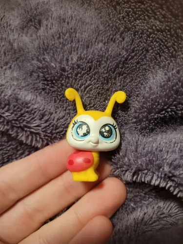 Littlest Pet Shop Joaninha Amarela Sucatinha Nova Geração LPS Mini Pet Original