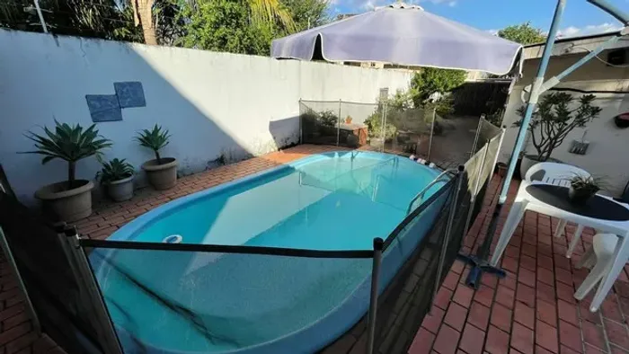 Vendo uma Casa na D Pedro II Bem Comercial