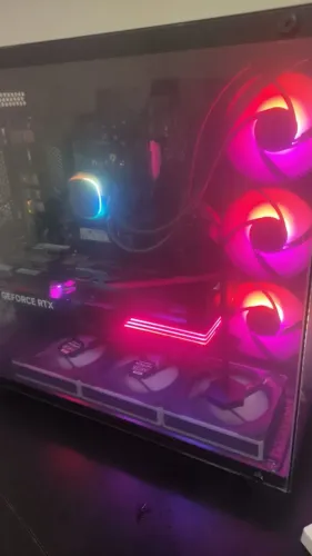 PC Gamer 9800X3D + 5070 TI