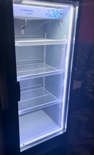 Freezer vertical expositor metal frio