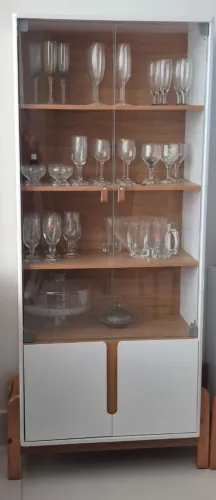 Vendo Cristaleira de Madeira