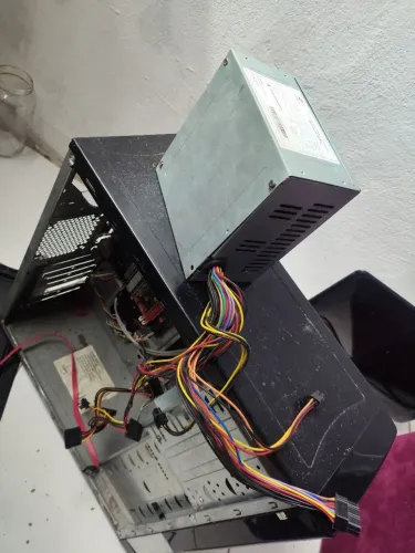 PC para retirar peças ou consertar 