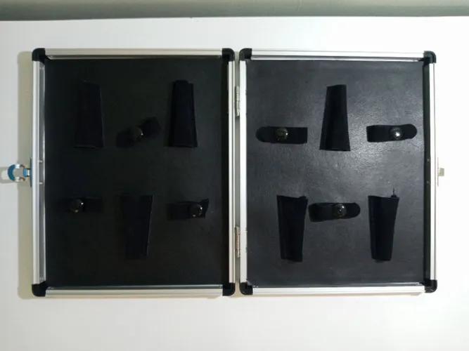Porta tesouras profissional. Cabe 6 tesouras.