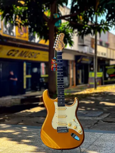 Guitarra Stratocaster Tagima TW-500 Gold