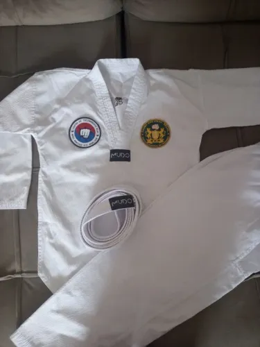 2 Dobok Taekwondo completo