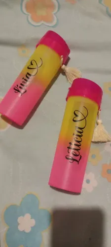 Garrafa personalizada Lívia ou Letícia 