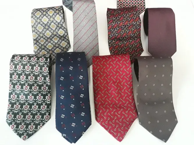 Gravatas surtidas várias marcas