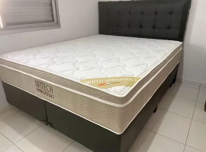 cama box preta com colchão bege de 25 cm super king
