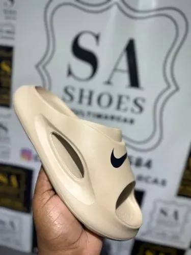 Slide NUVEM NIKE 