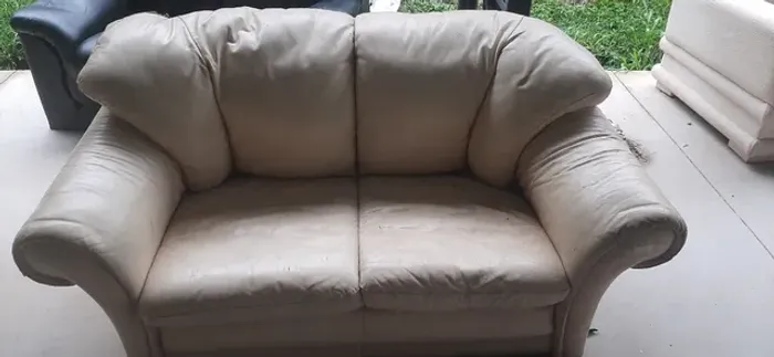 Sofá Bege 2 lugares