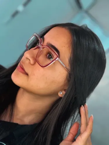 Armações femininas futuristas