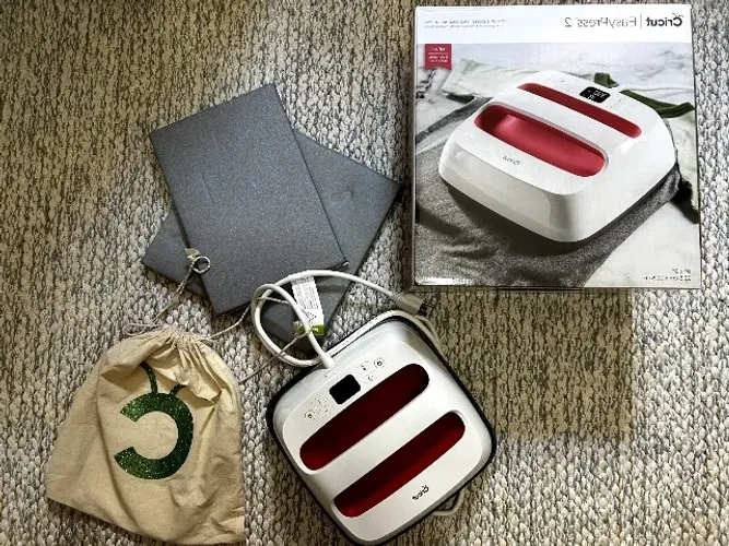 Prensa Térmica Easy Press 2-22,8 X 22,8cm - Vermelho Cricut Vermelho 110v