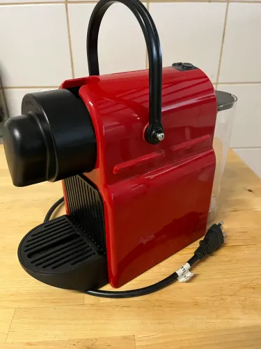 Cafeteira Nespresso Inicia C-40 com defeito