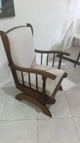Cadeira semi nova confortável 