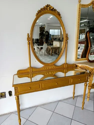 Linda penteadeira antiga com espelho bisotado dourada