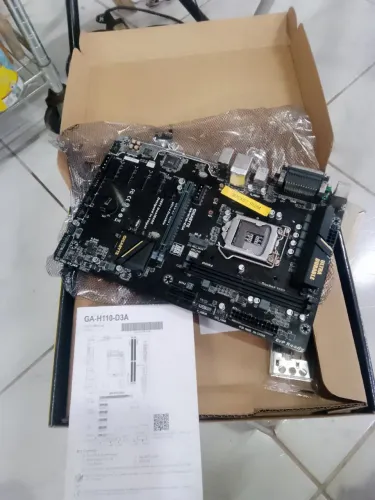 Placa mãe GA-H110-D3A COM DEFEITO NO SOQUETE