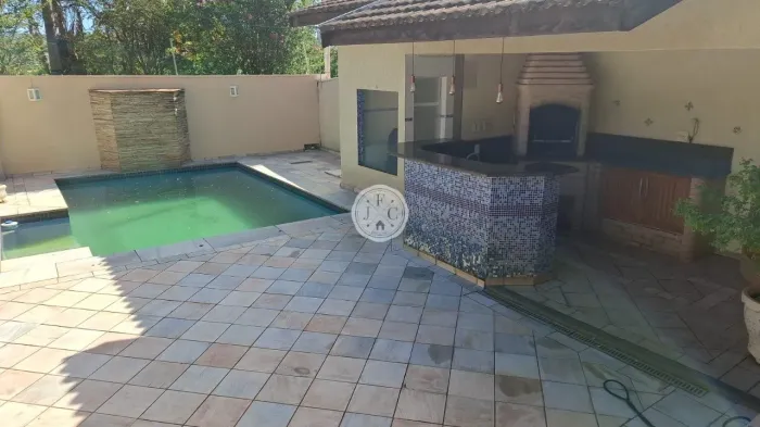 Casa com 3 quartos para alugar, 225m - Ribeirânia