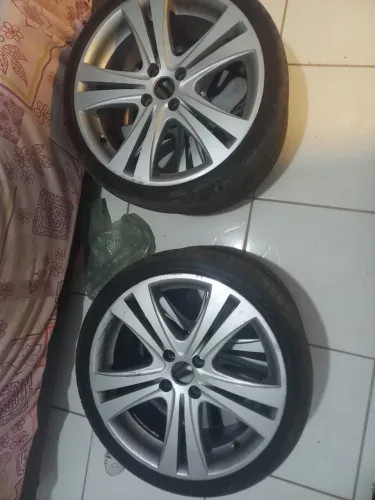 Rodas aro 17 com pneus seminovos