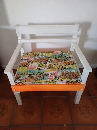 Cadeira em madeira