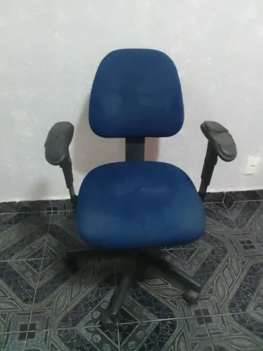 Cadeira Escritório Giratória com Rodinhas.