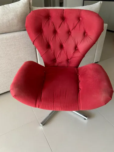 Poltrona vermelha giratória 