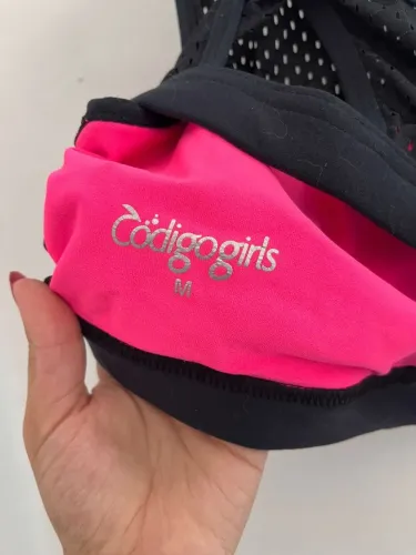 Roupa | Short Saia Código Girls Seminova | Usada poucas vezes | Preto e Rosa R$25,00