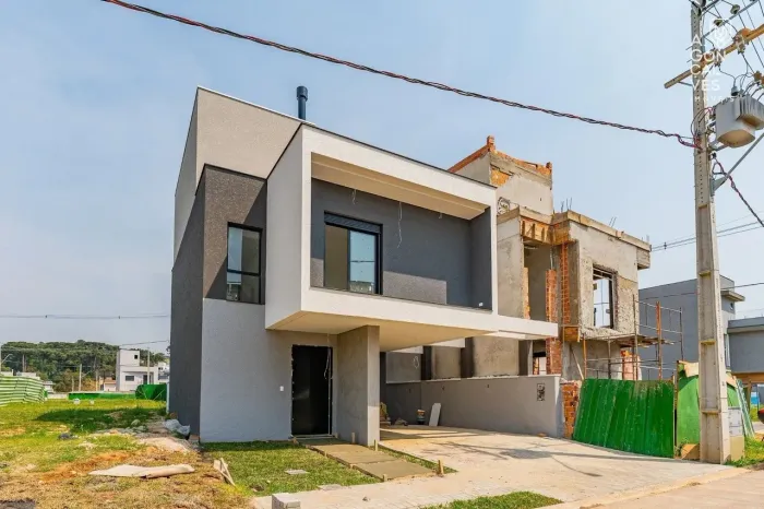 Casa em Condomínio, 03 Suítes, 02 Vagas, no Santa Cândida, Curitiba