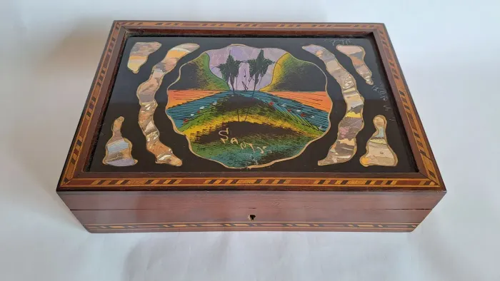 ** MT Caixa Antiga Anos 40 Madeira Machetada Apliques de Asas de Borboleta Vintage