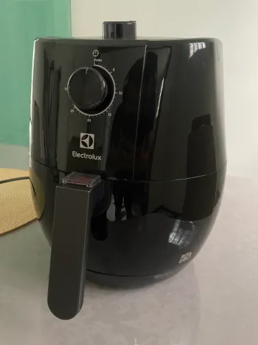 Fritadeira Elétrica sem oleo Electrolux Airfryer 3,2L 1400W EAF10 preta 127v