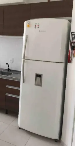 Geladeira Bosch KDV 49 com dispenser de água na porta