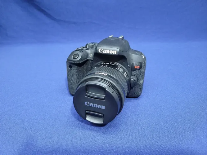 Câmera Canon T7i com Lente 18 55mm STM e Acessórios