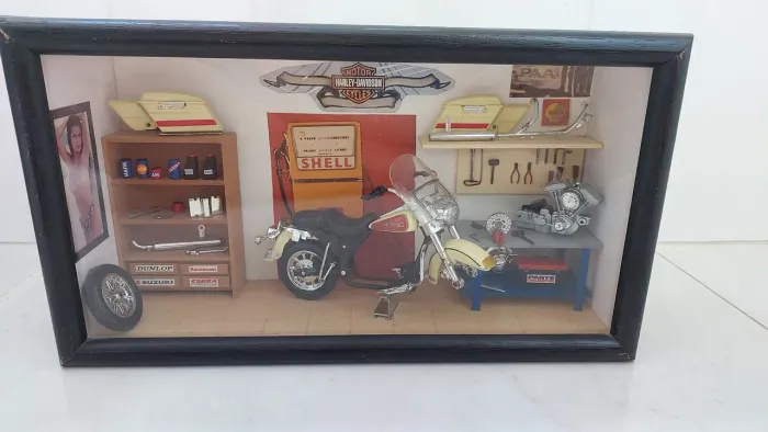 MAQUETE Miniatura de Oficina de Moto Harley-Davidson SÓ VENDA NÃO TROCO POR NADA